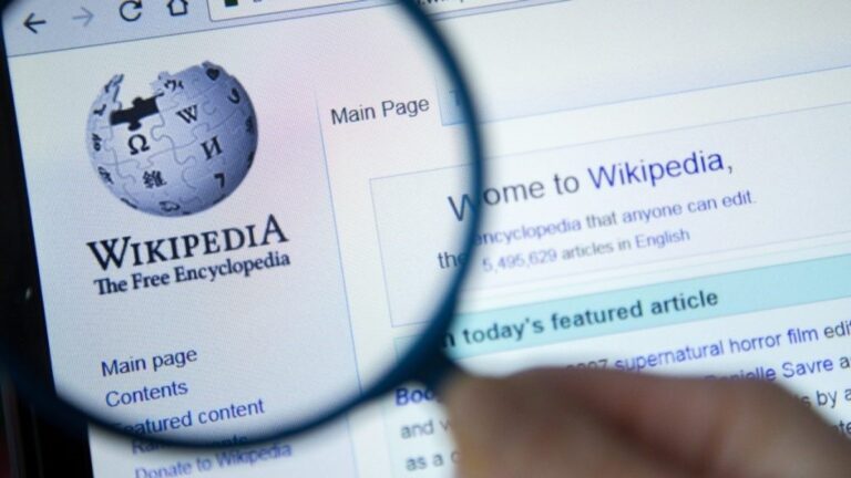 Unveiling the Art of Expert Wikipedia Content Creation